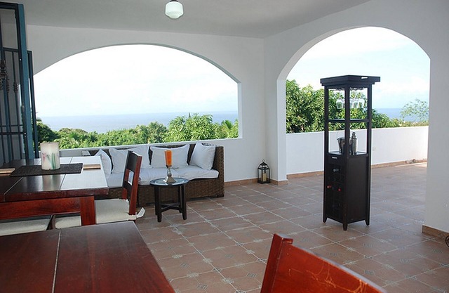 Silent ocean-view room, pool/WiFi/cable TV/parking
