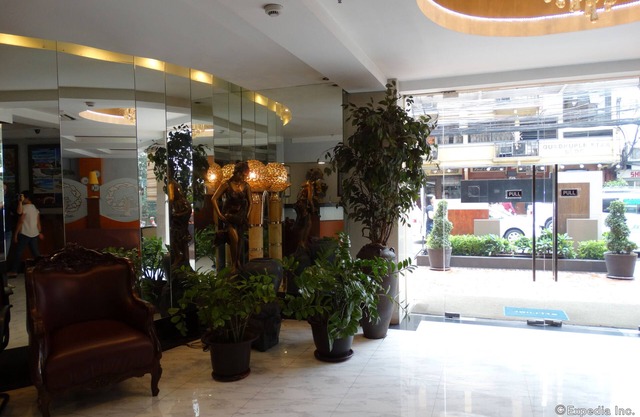 Silver Oaks Suite Hotel