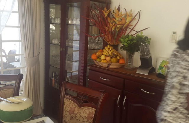 Sencillo, cálido limpio y agradable casa, con una amplia sala de baño con Ac