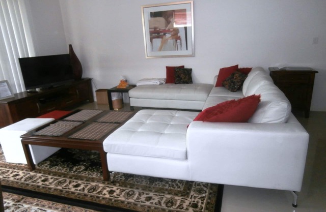Casa de lujo de una sola planta, excelente ubicación tranquila 1. A 3 km a pie de las tiendas de Jetty Rd.