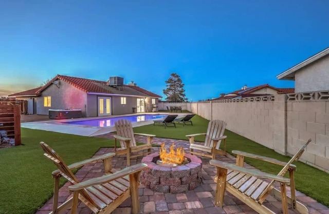Single-Story 3BR w/ Pool, Hot Tub, Firepit & Grill