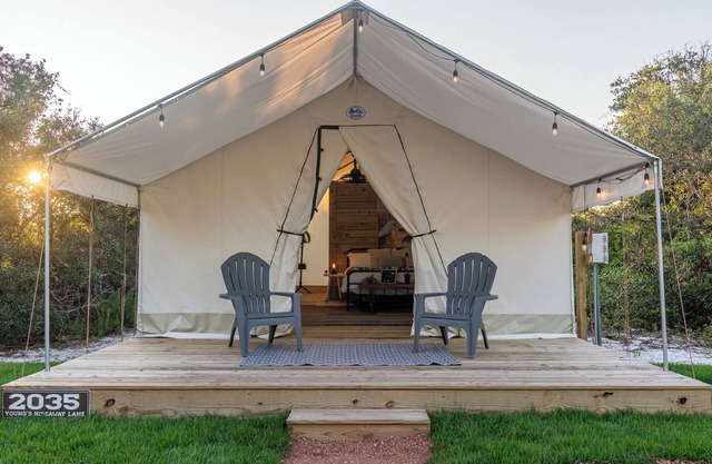 Site #02 Deluxe Safari Tent with ensuite bath