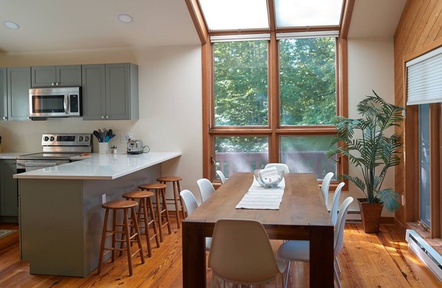 *Ski Family Lodge* Renovated Kitchen & 4 bed