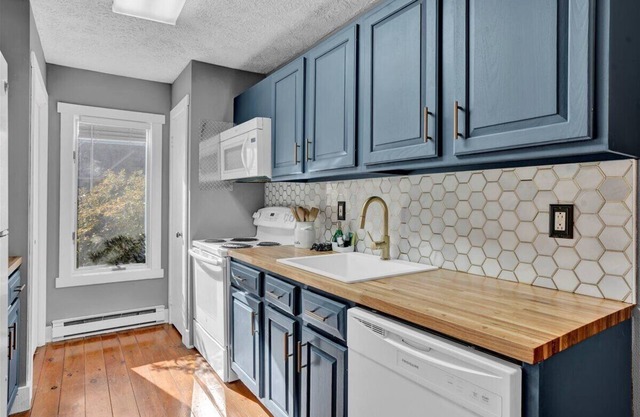 Ski-In/Ski-Out & Golf Retreat at Jack Frost: Charming Townhome in Lake Harmony