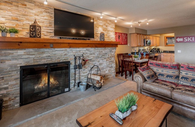 Ski-On / Ski-off HERMOSO REMODELADO CONDOMINIO DE 2 camas / 2 baños en Sunrise at Killington