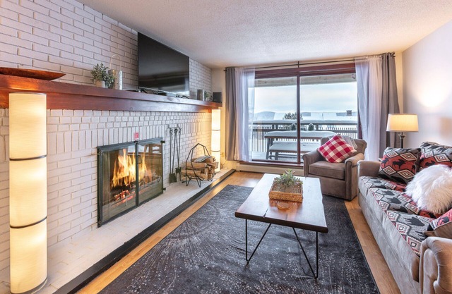 Ski On-Ski Off Condo actualizado con chimenea de leña real y cama King - Killington