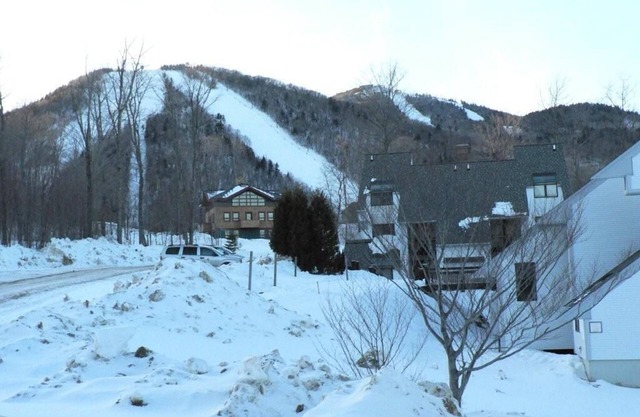 Ski-on Ski-Off Killington Condo en Sunrise Internet de alta velocidad