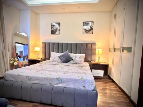 Sky Heights Designer Apartments-Centaurus View