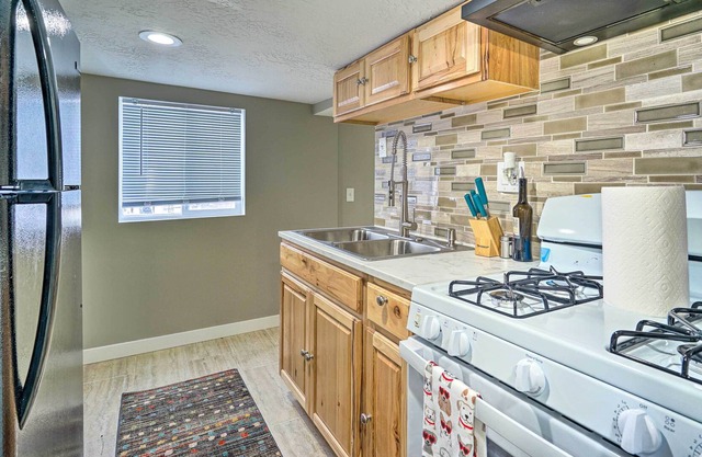 SLC Vacation Rental Condo - 2 Mi to Downtown