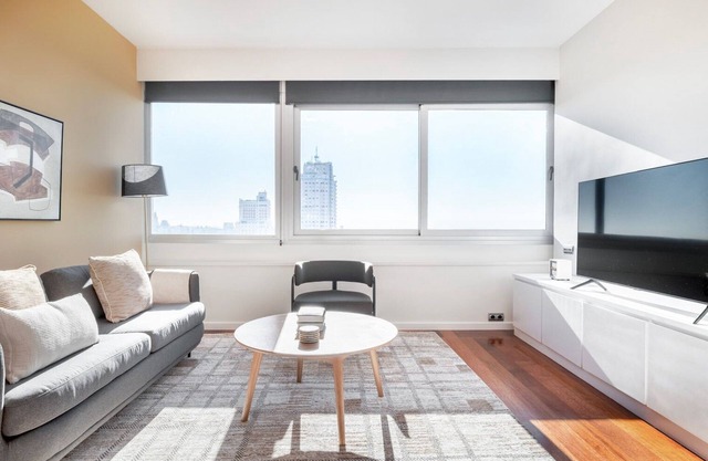 Sleek Argüelles 1BR w/ amazing views, nr Madrid Rio, by Blueground