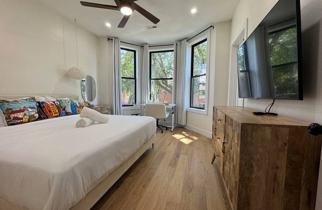 Sleek Avondale Condo -- King and Queen + Spa Bath + Garage + Sass