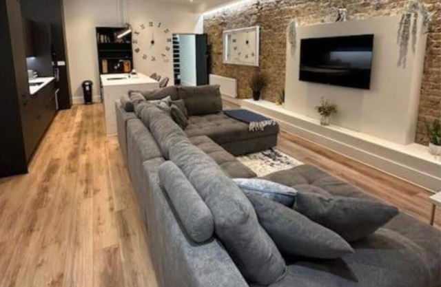 Gorgeous & Stylish 2BR w/ WiFi & Netflix - Excellent Location Nr Westcliff Beach