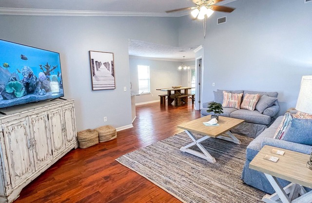 Sleeps 10, 4 bdrm/2bath house, West End PCB, Dogs ok, Golf Cart included
