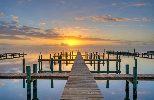 Sleeps 22 | 3 Homes w/ Boat Dock + Waterfront Pool | Laguna Village Sanctuary