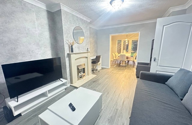 Sleeps 5 with Free Parking