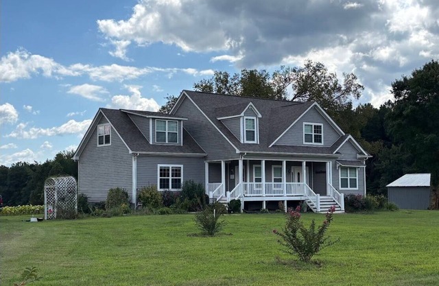 Sleepy Hollow Farms, New Farmhouse near VIR