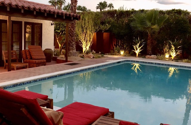 ¡Impresionante casa española con piscina, cocina personalizada y toques de lujo!