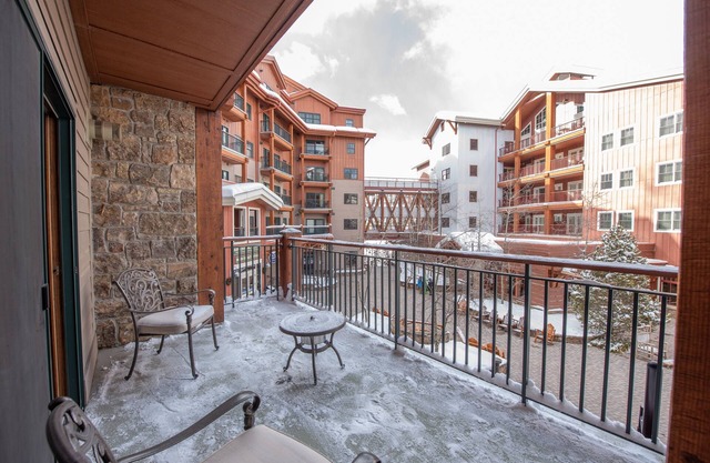 Slopeside Studio Unit With Kitchenette Studio Bedroom Condo - No Cleaning Fee! by RedAwning