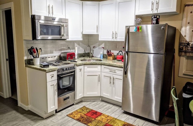 Small 2BR / Fully Equipped Kitchen / Parking