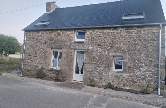 Small country house with wood-burning stove, 20 minutes from beaches...