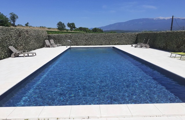 BEAUTIFUL GITE WITH LARGE 14M * 5M POOL AND BREATHTAKING VIEW ON MONT VENTOUX