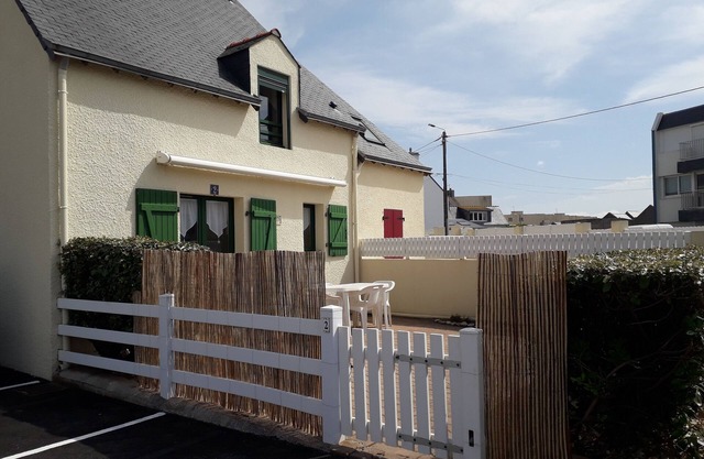 Pequeña casa junto al mar