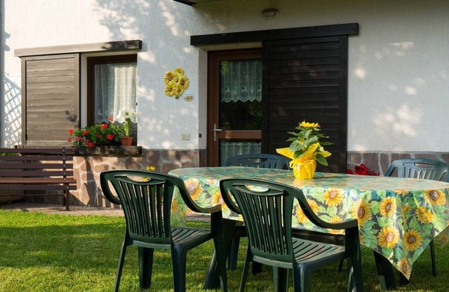 Pequeña casa en Trentino con jardín cerrado.