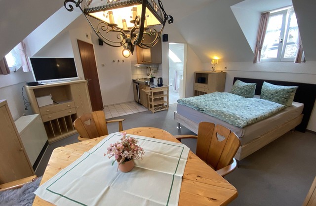 Pequeño apartamento en el último piso en una casa de piedra catalogada en Eifel / Aachen