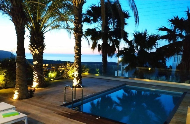 VILLA DE LUJO (miembro de oro de la colección Smaris). Increíble vista al mar
