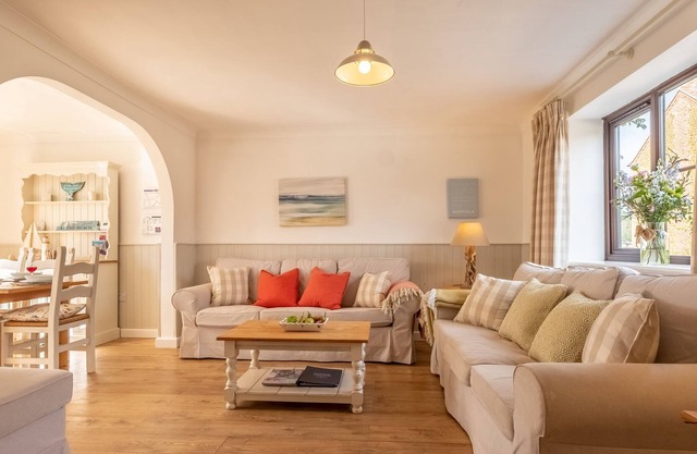 Smart little cottage close to the coast