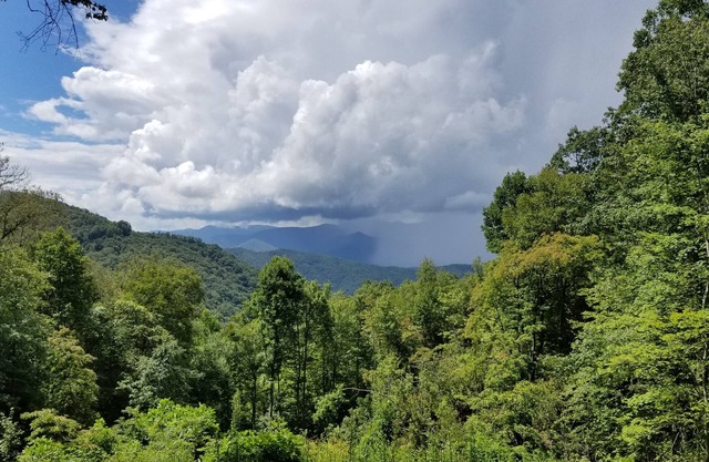 Smoky Mountain Depot ~ Gran cabaña aislada en una comunidad cerrada