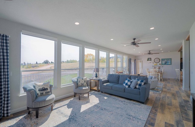 Snooty Goose Ranch House - Sleeps up to 18