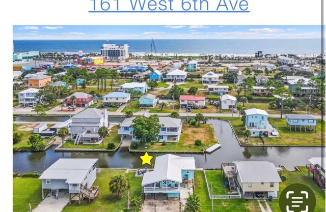 SNOWBIRDS dream house on the canal in the heart of Gulf Shores Walk to the beach