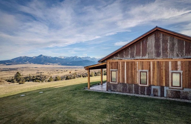 Soaring Eagle Guest Cabin