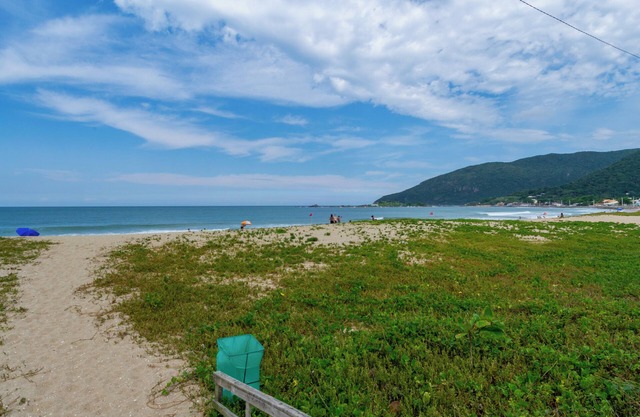 Sobrado Pé na Areia na Praia da Armação P143