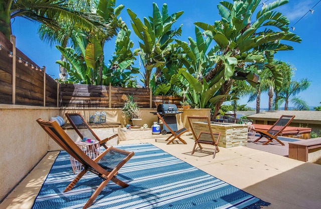 SoCal Indoor Outdoor Living on 1/3 acre, super close to shopping and beach area!