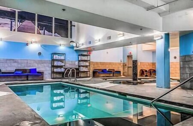 Solara 102 - 2 Bedroom Condo - Pool / Hot Tub /GYM @ Solara