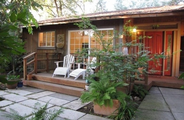Sonoma Wine Country Cottage con Classic VW convertible