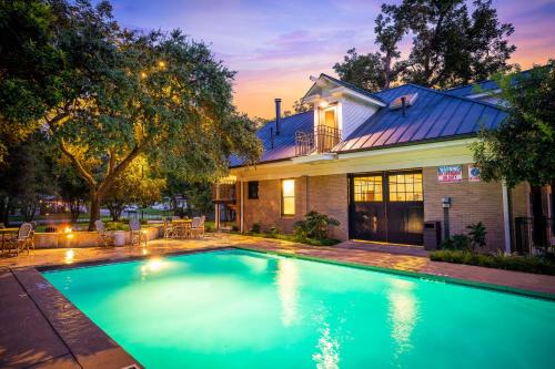 Sophie's Gasthaus - Luxury Boutique Hotel in Downtown New Braunfels
