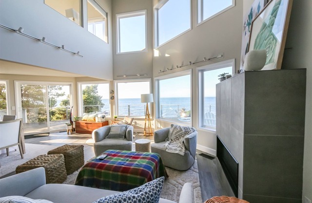Sound: Waterfront home, Strait water views, beach!