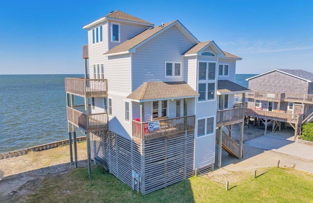 Soundfront Dog Friendly Home with Hot Tub, Game Room, and More!