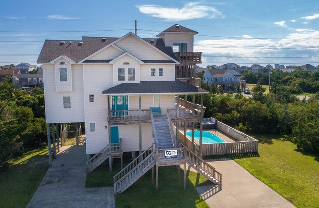 Soundview Dog Friendly w/ Pool, Hot Tub, Cargo Lift, Boat and Windsports Access