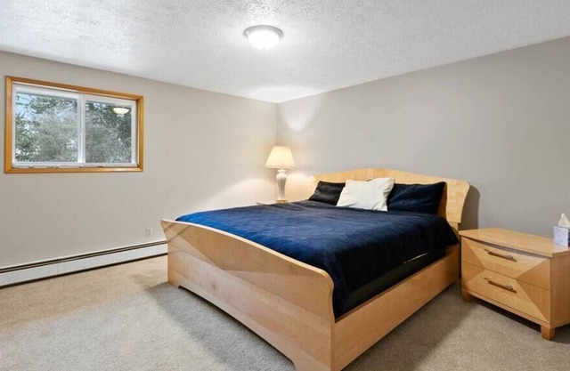 South Hill Manito/ Mins To Dwntwn / King Bed /WIFI
