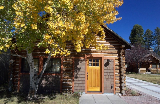 South Plateau Cabins: una acogedora y hermosa casa de troncos cerca de Yellowstone