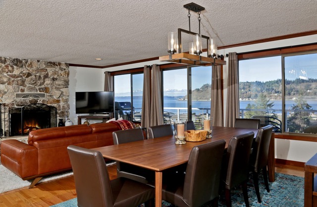 Frente al canal South Whidbey, sauna interior, jacuzzi; Playa comunitaria, kayaks!