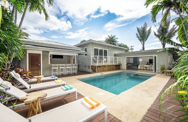 Southernmost Serenity - 3 Bedroom / 2.5 Bathroom With Pool & Outdoor Bar