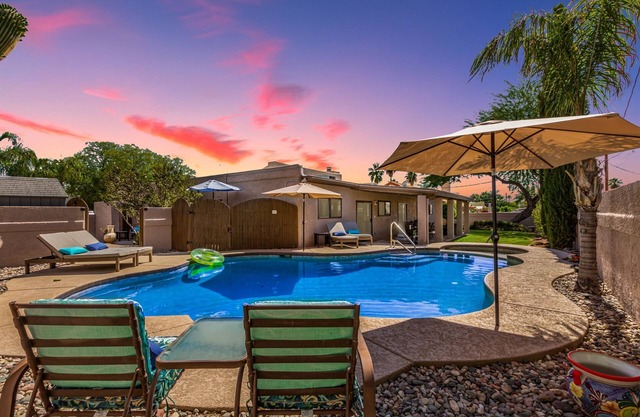 Southwest Villa 3/2 w/ pool and spa near Golf/hiking