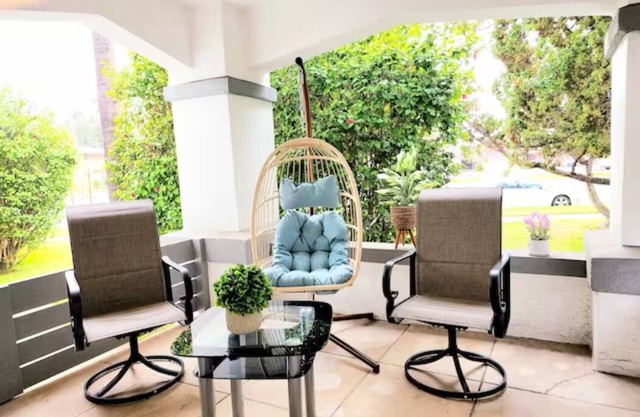 SP18 Prime location LUXE 2Bedroom / 1Bath Apartment kingsize bed!