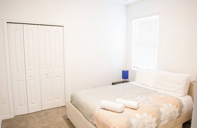 Space for 4 people near Legoland, Disney, and theme parks