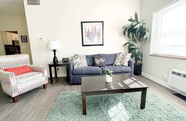 Manopla | Heritage Hill | Histórico 2 BR / 2BA
